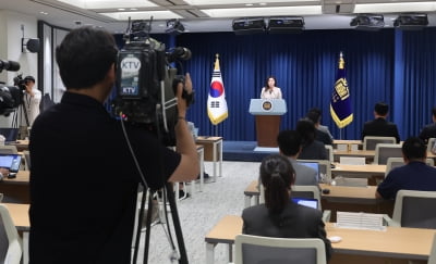 질문하는 기자도 비춘다…'李 제안' 대통령실 브리핑룸 개편